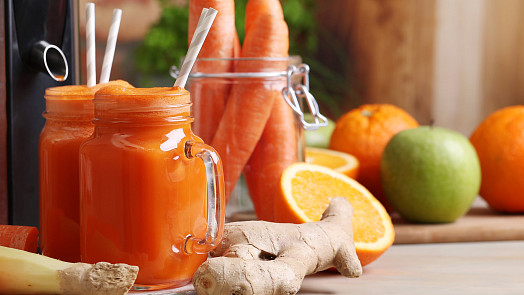 5 teplých smoothie pro chladná rána: Mandlovo-kokosové nebo kávovo-čokoládové dodají energii a chutnají skvěle