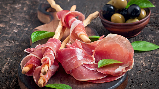 Italské tyčinky grissini se původně pekly jako  lék na trávení. Takhle si křupavou pochoutku upečete dnes