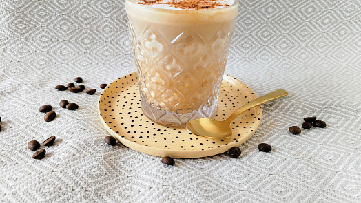 Vyzkoušeli jsme tahini kávu: Nejnovější kávový hit válcuje i matcha latté – a chutná překvapivě dobře