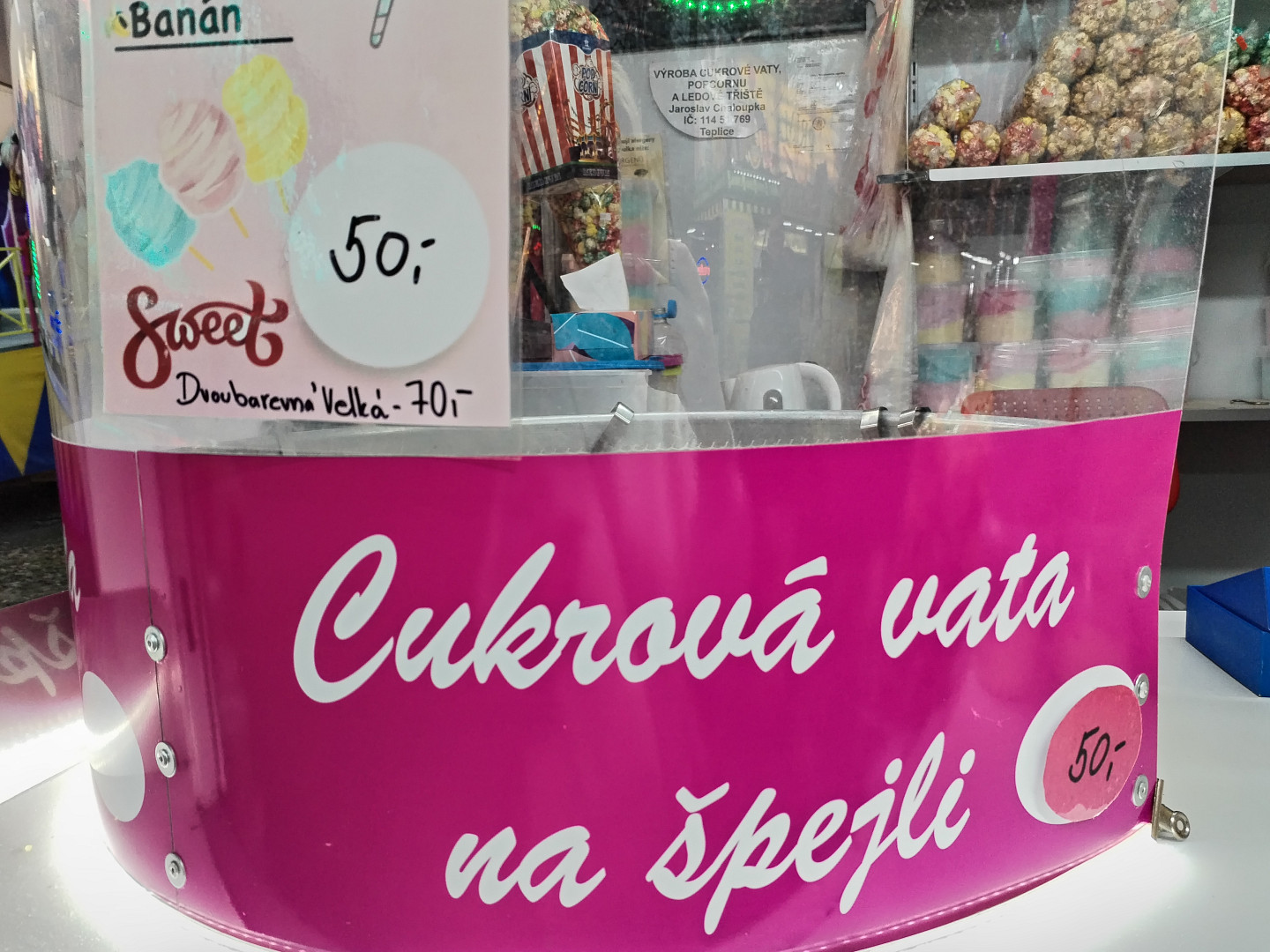 Se dvěma dětmi na Matějské: Tři hodiny nás vyšly na 2500 Kč, ale k mání je i langoš za 90 Kč nebo nugát za dvacku