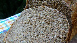 Celozrnný chléb