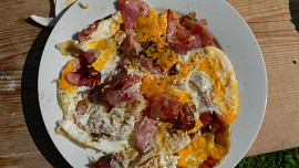 Hemenegs (Ham and Eggs)