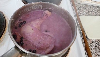 Kuřecí stehýnko v hermelínovém opojení podle dcerunky, dusím