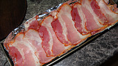 Sekaná podle Itala (Polpettone con pancetta), Formu vyložíme pečícím papírem a pak slaninou