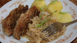 Country pečený bůček na kysaném zelí