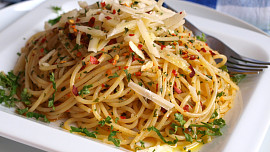 Spaghetti aglio olio e peperoncino