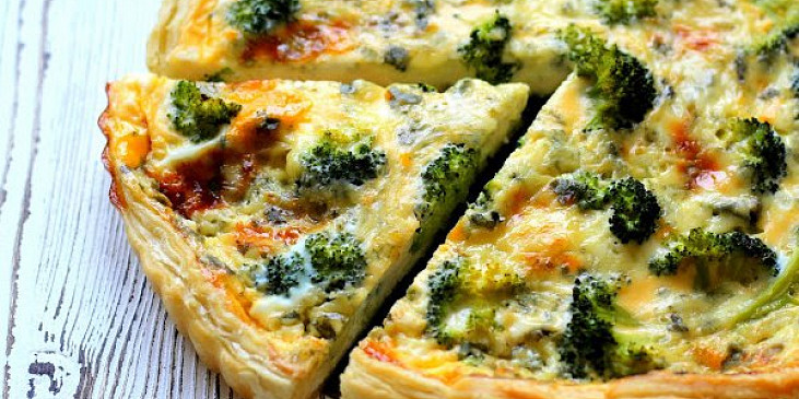 Quiche s brokolicí a modrým sýrem