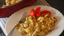 Gnocchi s kuřecím masem  zapečené s hořčičnou smetanou