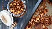 Domácí oříšková granola/müsli