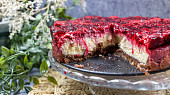 Malinový cheesecake s bílou čokoládou