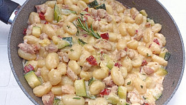 Gnocchi s cuketou