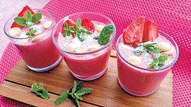 Ovocné smoothie se zakysaným nápojem